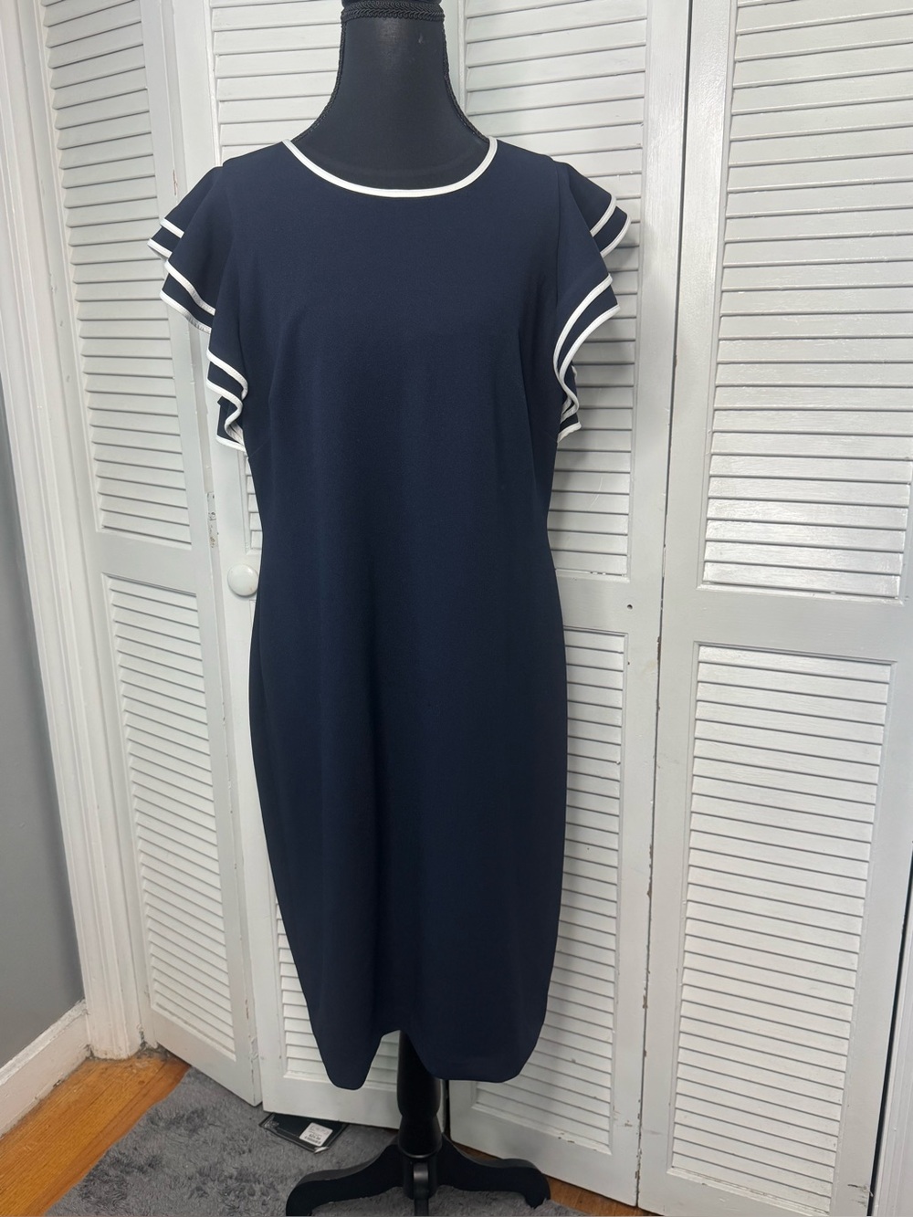 Tommy Hilfiger Navy White Trim Classic Modest flutter Sleeve Shift Dress 14